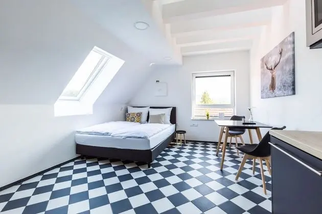 Tek Büyük veya İki Ayrı Yataklı Oda (B)