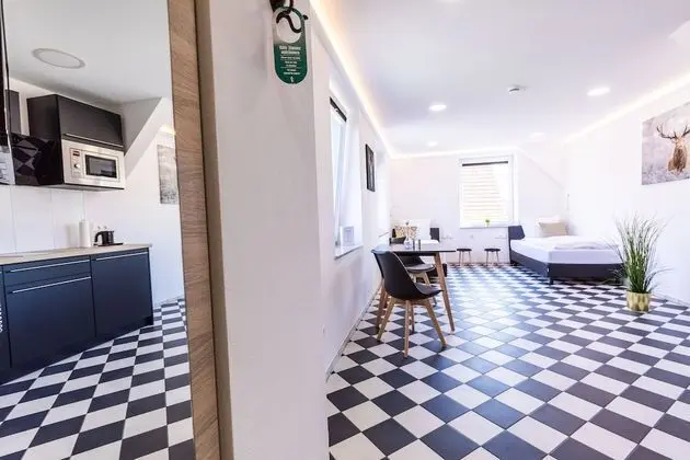 Tek Büyük veya İki Ayrı Yataklı Oda (B)