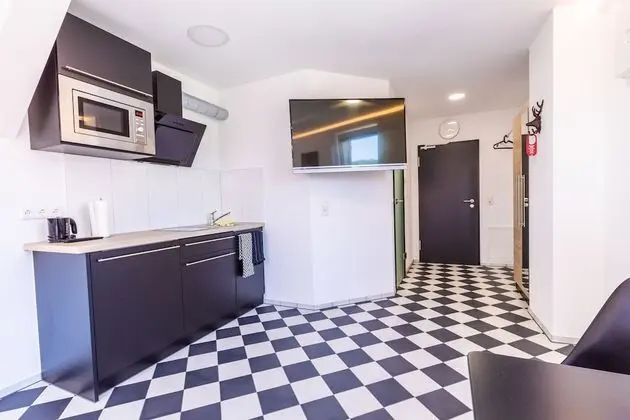 Tek Büyük veya İki Ayrı Yataklı Oda (B)