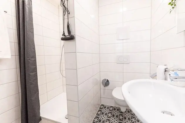 Tek Büyük veya İki Ayrı Yataklı Oda (B)