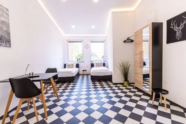 Tek Büyük veya İki Ayrı Yataklı Oda (C)