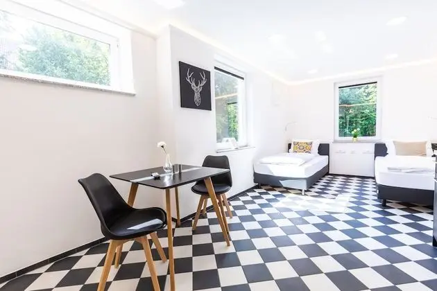 Tek Büyük veya İki Ayrı Yataklı Oda (C)