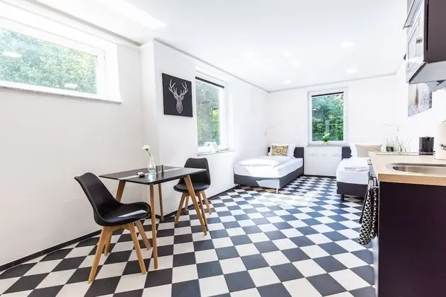 Tek Büyük veya İki Ayrı Yataklı Oda (C)