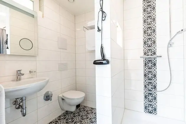 Tek Büyük veya İki Ayrı Yataklı Oda (C)