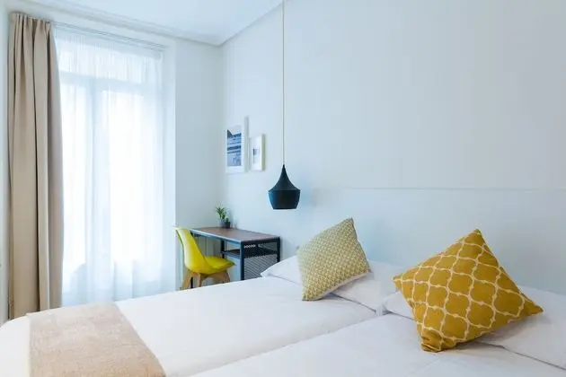 Tek Büyük veya İki Ayrı Yataklı Oda, Ortak Banyo (Balcony)