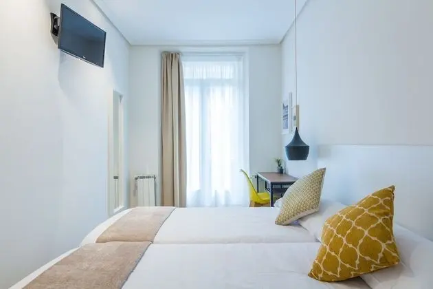 Tek Büyük veya İki Ayrı Yataklı Oda, Ortak Banyo (Balcony)