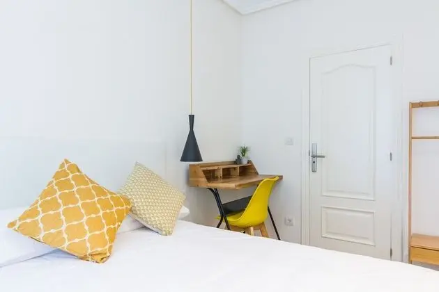 Tek Büyük veya İki Ayrı Yataklı Oda, Ortak Banyo (Balcony)