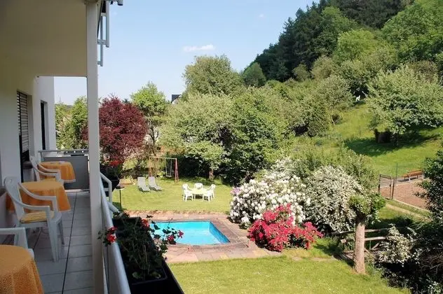 Tek Büyük Yataklı Oda, Balkon