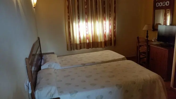 Basic Tek Büyük veya İki Ayrı Yataklı Oda