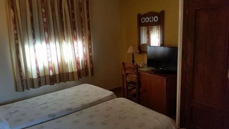 Basic Tek Büyük veya İki Ayrı Yataklı Oda