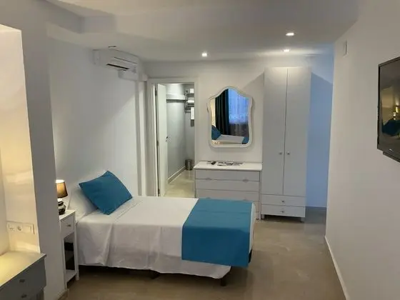 Comfort Tek Büyük Yataklı Oda (BLUE ROYAL)