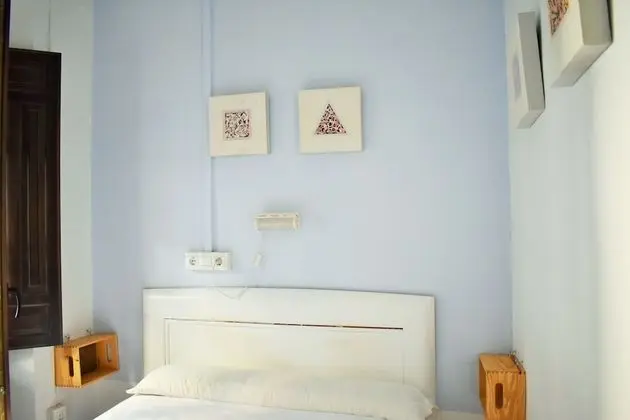 Tek Büyük veya İki Ayrı Yataklı Oda, Ortak Banyo