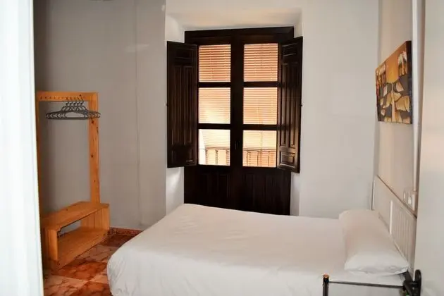 Tek Büyük veya İki Ayrı Yataklı Oda, Ortak Banyo