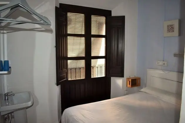 Tek Büyük veya İki Ayrı Yataklı Oda, Ortak Banyo