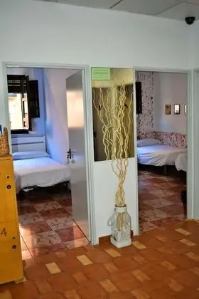 Tek Büyük veya İki Ayrı Yataklı Oda, Ortak Banyo