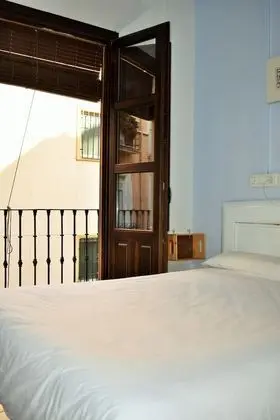 Tek Büyük veya İki Ayrı Yataklı Oda, Ortak Banyo