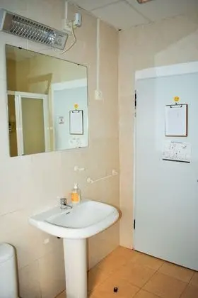 Tek Büyük veya İki Ayrı Yataklı Oda, Ortak Banyo