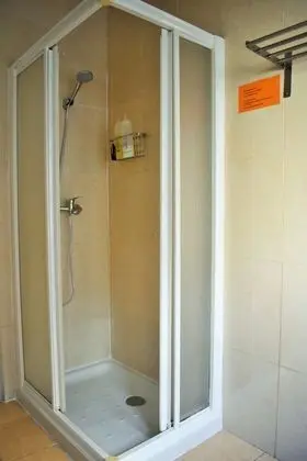 Tek Büyük veya İki Ayrı Yataklı Oda, Ortak Banyo