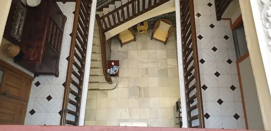 Dört Kişilik Oda, Ortak Banyo