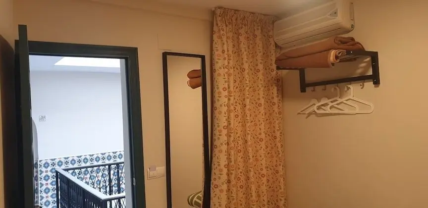 Tek Büyük Yataklı Oda, 1 Çift Kişilik Yatak, Ortak Banyo