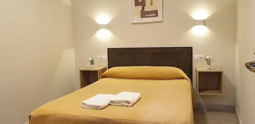 Tek Büyük Yataklı Oda, 1 Çift Kişilik Yatak, Ortak Banyo