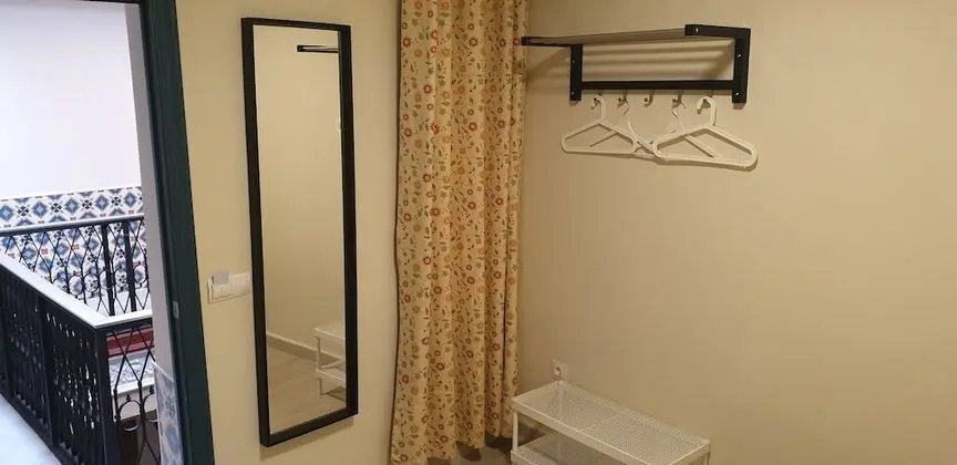 Tek Büyük Yataklı Oda, 1 Çift Kişilik Yatak, Ortak Banyo