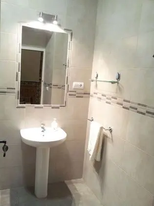 Tek Büyük Yataklı Oda, 1 Çift Kişilik Yatak, Ortak Banyo