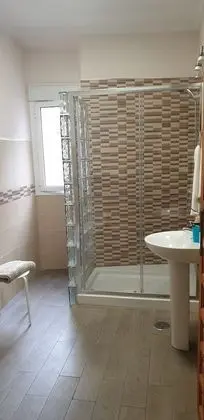 Tek Büyük Yataklı Oda, 1 Çift Kişilik Yatak, Ortak Banyo
