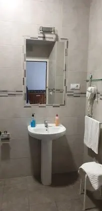 Tek Büyük Yataklı Oda, 1 Çift Kişilik Yatak, Ortak Banyo