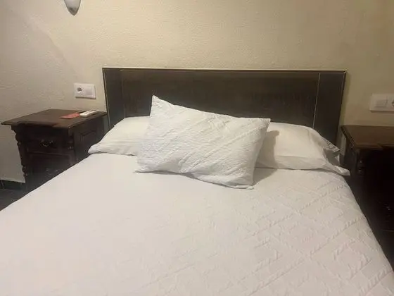Tek Büyük Yataklı Oda, 1 Çift Kişilik Yatak, Ortak Banyo