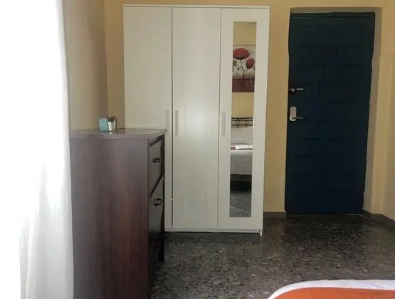 Tek Büyük Yataklı Oda, 1 Çift Kişilik Yatak, Ortak Banyo