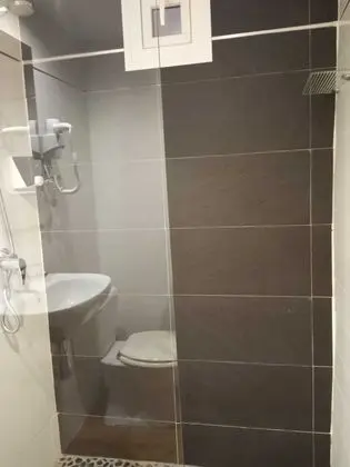 Tek Büyük Yataklı Oda, Ortak Banyo