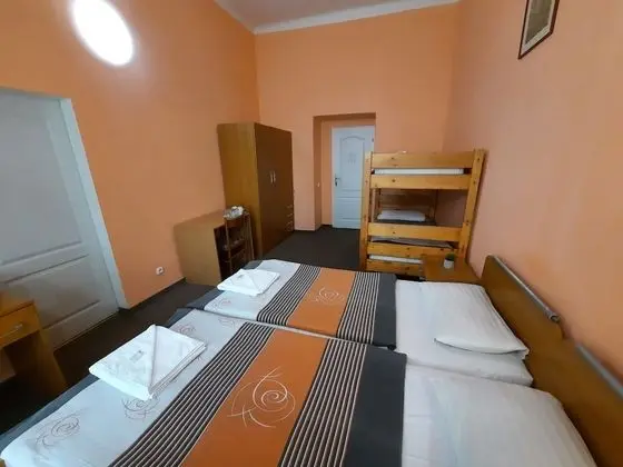 Quadruple ensuite room (3 to 5 beds)