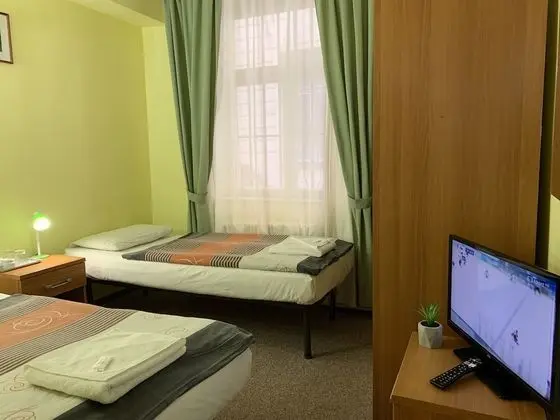 Twin ensuite room (1 to 2 beds)