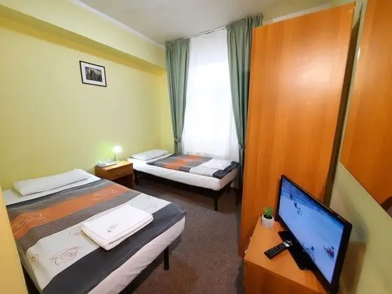 Twin ensuite room (1 to 2 beds)