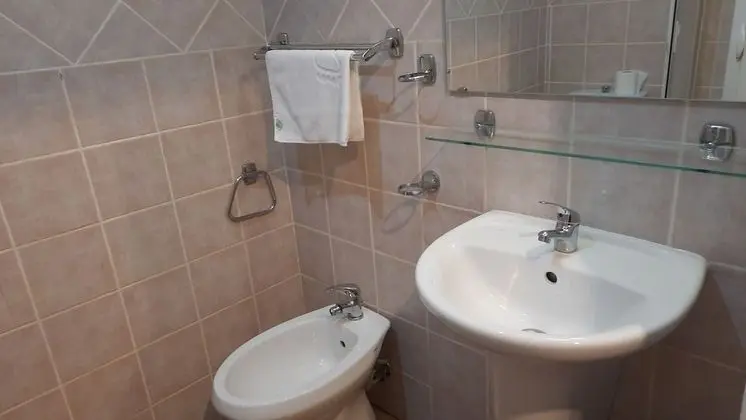 Twin ensuite room (1 to 2 beds)