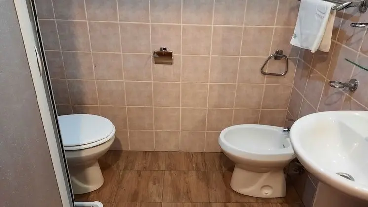 Twin ensuite room (1 to 2 beds)