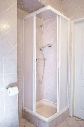 Twin ensuite room (1 to 2 beds)