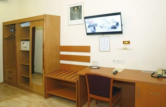 Tek Büyük Yataklı Oda