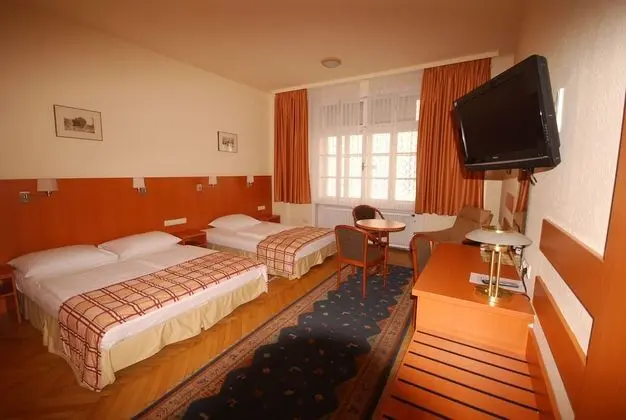 Üç Kişilik Oda, Birden Çok Yatak