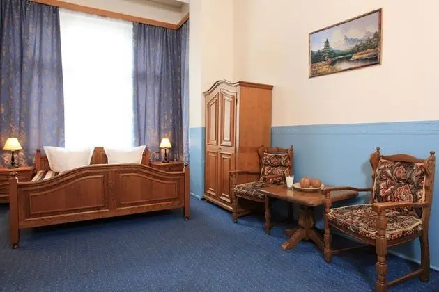 Üç Kişilik Oda