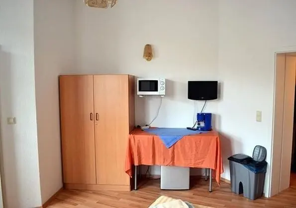 Üç Kişilik Oda, Sigara İçilmez