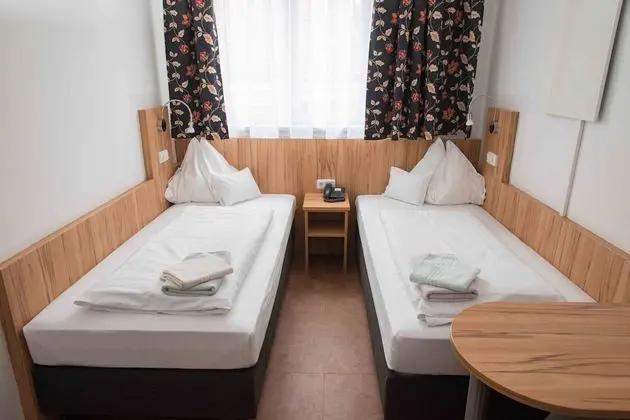 Tek Kişilik Oda, Ortak Banyo