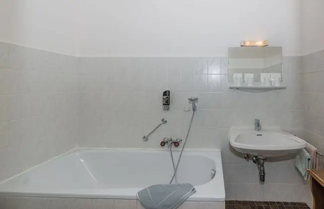 Tek Kişilik Oda, Ortak Banyo