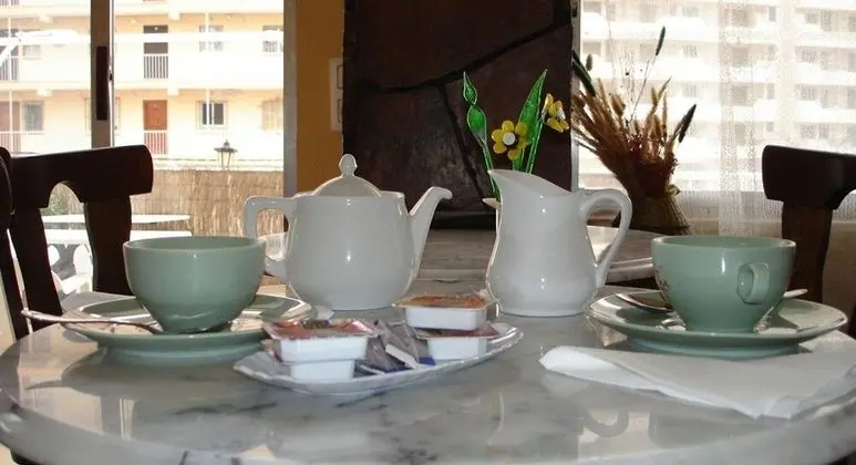 Tek Büyük veya İki Ayrı Yataklı Oda, Teras