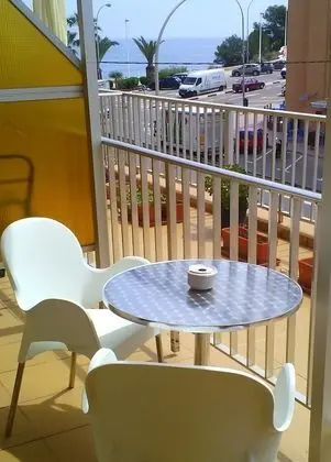 Tek Büyük veya İki Ayrı Yataklı Oda, Teras