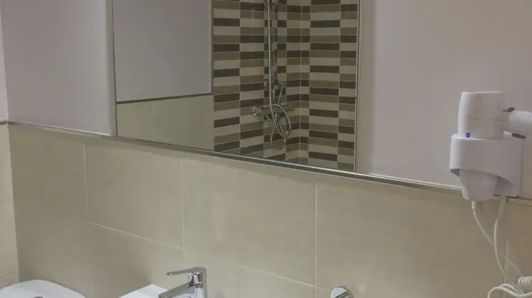 Tek Büyük Yataklı Oda, 1 Çift Kişilik Yatak