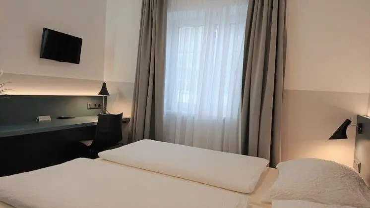Economy Tek Büyük Yataklı Oda, Ortak Banyo