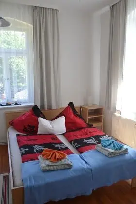 Classic Tek Büyük Yataklı Oda, Ortak Banyo, Bahçe Manzaralı