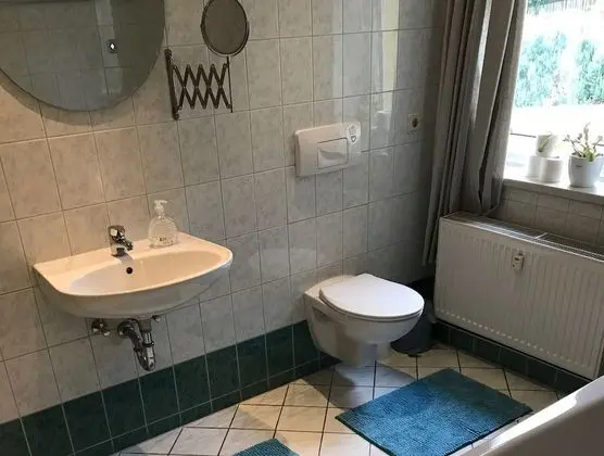 İki Ayrı Yataklı Oda, Ortak Banyo